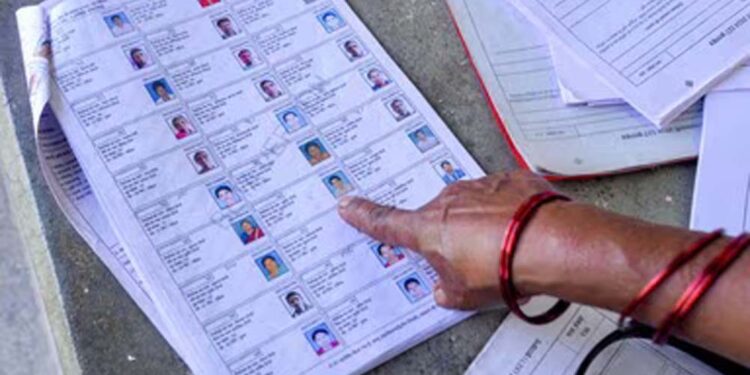 नए वोटर बनने के नियम बदले, माता-पिता की वोटर जानकारी भी देनी होगी।