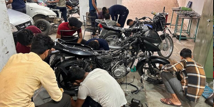 मैकेनिक की लापरवाही पड़ी भारी! बाइक खराब होने पर कंज्यूमर कोर्ट ने दिलाया ₹66 हजार मुआवजा