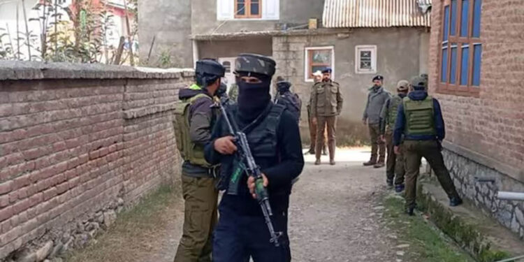 जम्मू-कश्मीर में आतंकी हमले की आशंका! अनंतनाग के लाल चौक पर फायरिंग, हेड कॉन्स्टेबल शहीद
