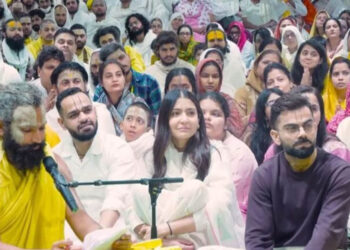गुरु पूर्णिमा से पहले विराट-अनुष्का पहुंचे वृंदावन, संत प्रेमानंद महाराज से लिया आशीर्वाद