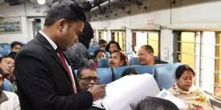 रेलवे का नया नियम! कैमरे के साथ टिकट चेक करेंगे TTE, यात्रियों से हर बातचीत होगी रिकॉर्ड