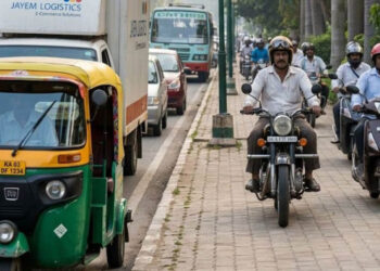फुटपाथ पर कार या बाइक दौड़ाई तो ₹5,000 का जुर्माना! कर्नाटक सरकार का बड़ा प्रस्ताव