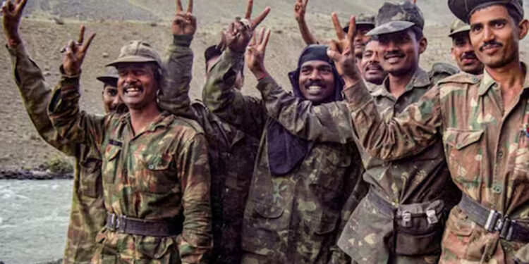 कारगिल युद्ध का अनसुना किस्सा: सफेद झंडा, पाकिस्तानी अफसर संग सिगरेट और फिर प्वाइंट 5465 पर फतह