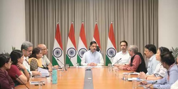 धर्मेंद्र प्रधान के बाद प्रह्लाद जोशी बने शिक्षा मंत्री, चुनौतियां बड़ी