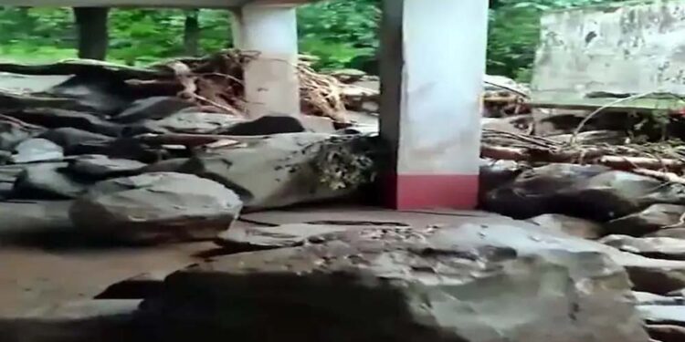 पुंछ में बारिश का कहर, फ्लैश फ्लड और भूस्खलन से 10 लोगों की मौत