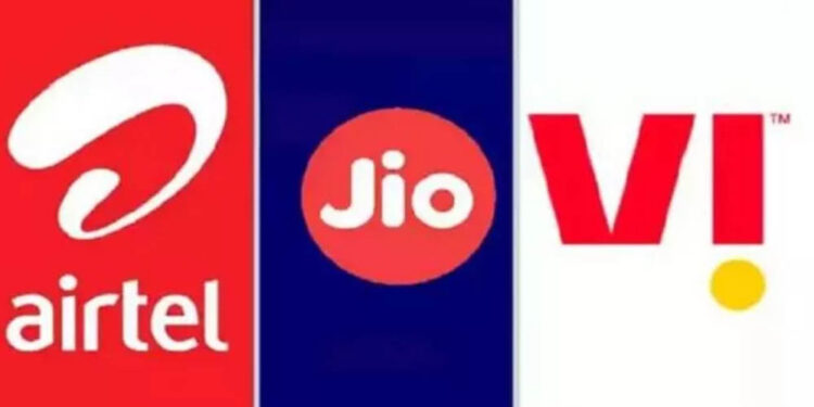 मोबाइल रिचार्ज होगा महंगा! Jio, Airtel और Vi 15% तक बढ़ा सकते हैं प्लान की कीमतें