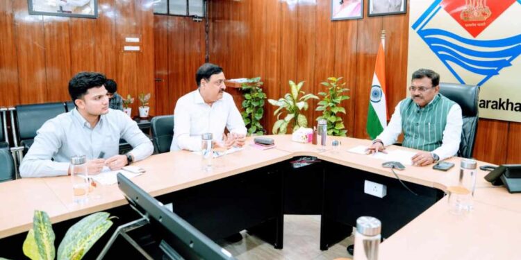 Uttarakhand News- मुख्य सचिव आनन्द बर्द्धन का बड़ा निर्देश: पौड़ी को नियमित हवाई सेवा से जोड़ें, पराग फार्म में बने एविएशन एकेडमी….