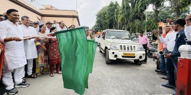 Dehradun: नगर निगम की QRT का शुभारंभ; इमरजेंसी स्वच्छता सेवाएं होंगी और तेज, ट्रोल फ्री नंबर पर करें कॉल