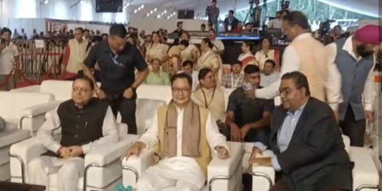 Dehradun: लोक संवर्धन पर्व, केंद्रीय मंत्री किरण रिजिजू ने किया उद्घाटन, विभिन्न स्टॉल रहे आकर्षण का केंद्र
