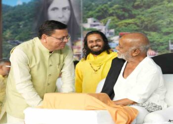 Uttarakhand News: मोरारी बापू की श्रीराम कथा में शामिल हुए मुख्यमंत्री धामी, बोले– भारतीय संस्कृति और अध्यात्म का विश्वभर में हो रहा प्रचार….