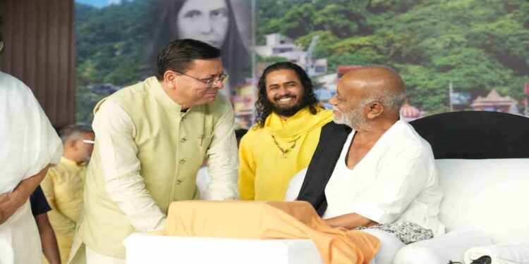 Uttarakhand News: मोरारी बापू की श्रीराम कथा में शामिल हुए मुख्यमंत्री धामी, बोले– भारतीय संस्कृति और अध्यात्म का विश्वभर में हो रहा प्रचार….