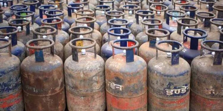 LPG Price Cut: जुलाई के पहले दिन बड़ी राहत, सस्ता हुआ LPG सिलेंडर, जानें आपके शहर के नए रेट