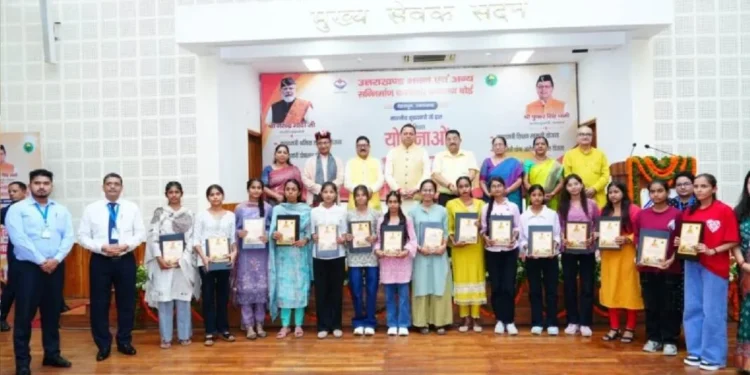 Uttarakhand News: धामी सरकार का श्रमिक कल्याण मिशन तेज, 5 नई योजनाएं और मेडिकल मोबाइल वैन की शुरुआत…..