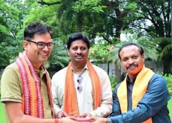 रायगढ़ के अधिवक्ताओं ने वित्त मंत्री ओपी चौधरी से की आत्मीय मुलाकात….