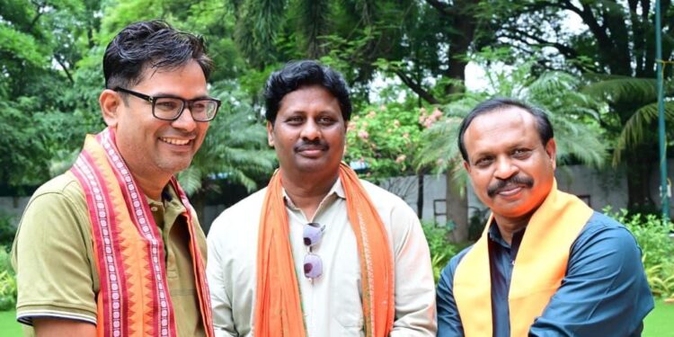 रायगढ़ के अधिवक्ताओं ने वित्त मंत्री ओपी चौधरी से की आत्मीय मुलाकात….
