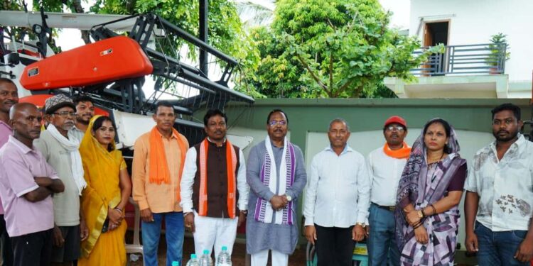 बीजापुर के सूदुर अंचल मांझीगुड़ा पहुंचे कृषि मंत्री रामविचार नेताम….