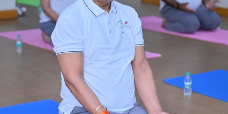 चिंतन शिविर 3.0: योग से हुई नई सुबह, मुख्यमंत्री विष्णु देव साय ने दिया स्वस्थ और संतुलित जीवन का संदेश…..