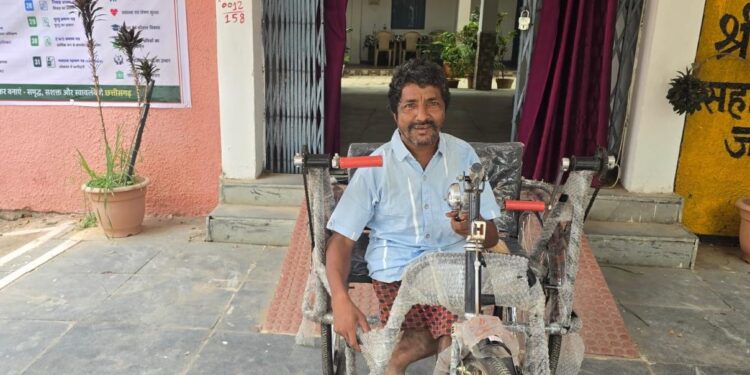 24 घंटे में मिली ट्राइसाइकिल, मुख्यमंत्री विष्णुदेव साय की संवेदनशील पहल से दिव्यांग गणेश राम यादव के जीवन को मिली नई रफ्तार….