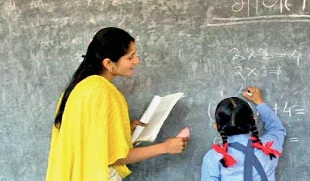 अकादमिक सशक्तिकरण, रोजगार सृजन और कर्मचारी हितों के साथ आगे बढ़ता छत्तीसगढ़, 362 सहायक प्राध्यापक बने प्रोफेसर, 152 प्रोफ़ेसर हुए प्राचार्य पदोन्नति, शैक्षणिक नेतृत्व को मिली नई मजबूती…..