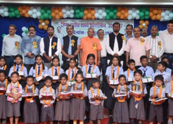 ’जशपुर में धूमधाम से मनाया गया जिला स्तरीय शाला प्रवेश उत्सव’, ’नवप्रवेशी विद्यार्थियों का आत्मीय स्वागत, शिक्षा के महत्व का दिया गया संदेश’…..