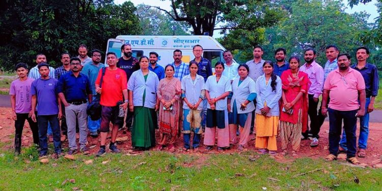 दूरस्थ वनांचल के ग्राम डोडीतुमनार में गूंजी बेहतर स्वास्थ्य सेवाओं की मिसाल, मुख्यमंत्री स्वास्थ्य बस्तर अभियान से नेफ्रोटिक सिंड्रोम पीड़ित बालक को मिला नया जीवन, विश्व स्वास्थ्य संगठन (WHO) टीम ने की सराहना…..