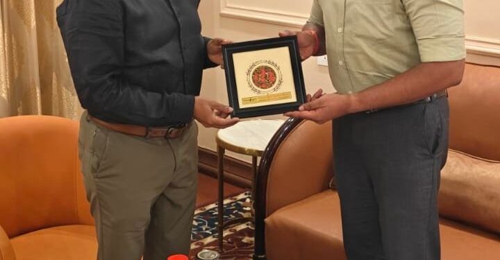 भारत सरकार के पर्यटन मंत्रालय के अतिरिक्त सचिव एवं महानिदेशक सुमन बिल्ला का रायपुर एयरपोर्ट पर हुआ आत्मीय स्वागत…..