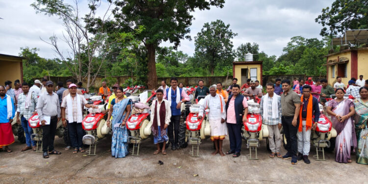 डीएमएफ योजना से किसानों को मिली आधुनिक खेती की सौगात, दंतेवाड़ा के 24 किसानों को वितरित किए गए पावर टिलर, खेती होगी आसान और कम खर्चीली….