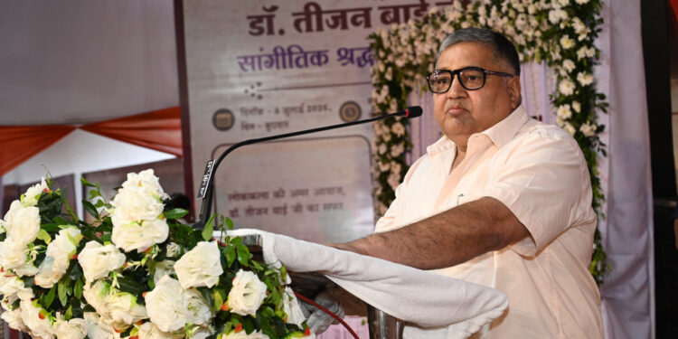 पद्मश्री और राज्य अलंकरण से सम्मानित कलाकारों, साहित्यकारों तथा संस्कृति जगत की विभूतियों ने मुक्तकाश मंच से पद्मविभूषण डॉ. तीजन बाई दी भावभीनी श्रद्धांजलि….