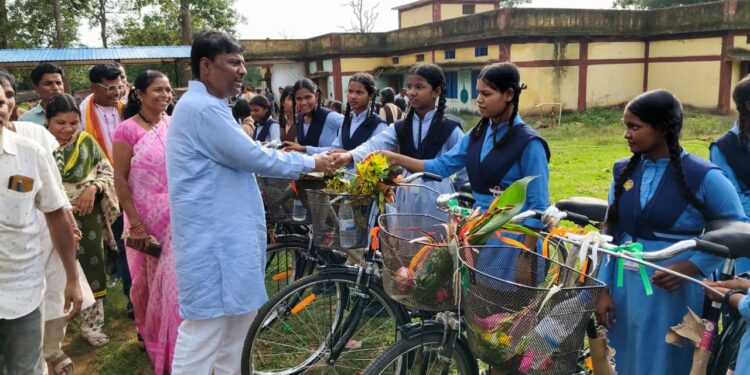 शिक्षा ही उज्ज्वल भविष्य की सबसे मजबूत आधारशिला : वन मंत्री केदार कश्यप….