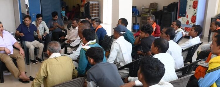 जनदर्शन में मंत्री राजेश अग्रवाल ने सुनीं ग्रामीणों की समस्याएं, त्वरित समाधान के दिए निर्देश