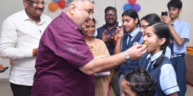 बेटियों के सपनों को मिली नई उड़ान, शाला प्रवेश उत्सव में शामिल हुए पर्यटन एवं संस्कृति मंत्री राजेश अग्रवाल…..