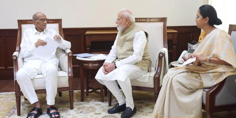 PM मोदी से मिले शरद पवार गुट के सांसद, महाराष्ट्र की सियासत में क्या पक रही है खिचड़ी?