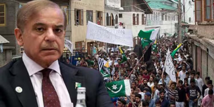 पीओके में हिंसा के बाद बैकफुट पर PML-N, प्रदर्शनकारियों से बातचीत को तैयार शहबाज सरकार