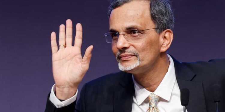E20 पर बहस के बीच CEA वी. अनंत नागेश्वरन का सुझाव, पुरानी गाड़ियों के लिए वापस लाएं E10 पेट्रोल