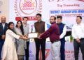 सर्वाधिक ई-केवाईसी और आधार नामांकन के लिए बस्तर के सीएससी संचालक एवं आधार ऑपरेटर राज्य स्तर पर सम्मानित,वित्त मंत्री ओपी चौधरी ने प्रशस्ति-पत्र एवं स्मृति-चिन्ह प्रदान कर किया सम्मानित…