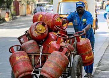 LPG ग्राहकों के लिए बड़ी खबर, आज e-KYC की आखिरी तारीख; 17 अगस्त से बुकिंग पर असर