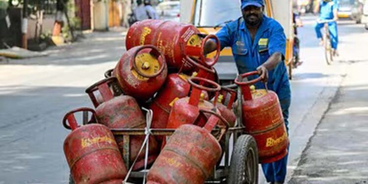 LPG ग्राहकों के लिए बड़ी खबर, आज e-KYC की आखिरी तारीख; 17 अगस्त से बुकिंग पर असर