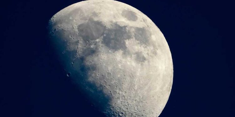 चांद पर भी जिंदा रह सकते हैं धरती के माइक्रोब्स! NASA की स्टडी में बड़ा खुलासा