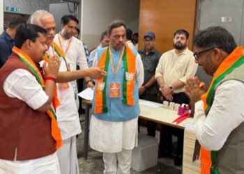 BJP जॉइन करने पर पिता ने जूतों से पीटा था, 15 साल बाद बासित बने पार्टी का मुस्लिम चेहरा
