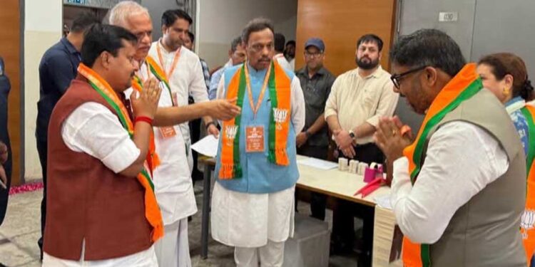 BJP जॉइन करने पर पिता ने जूतों से पीटा था, 15 साल बाद बासित बने पार्टी का मुस्लिम चेहरा