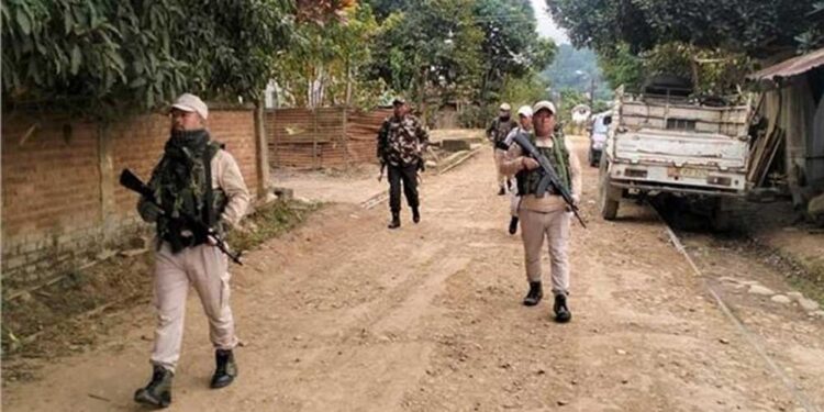 इंफाल पूर्व में पुलिस-सेना की बड़ी कार्रवाई, भारी मात्रा में हथियार बरामद; 3 उग्रवादी गिरफ्तार