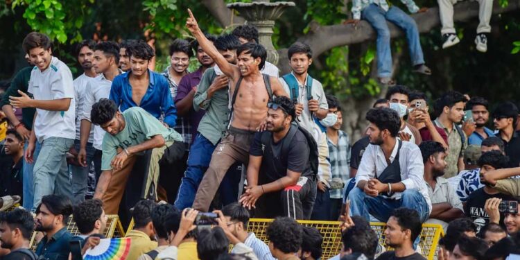 MOTN Survey: Gen-Z के लिए नौकरी सबसे बड़ा मुद्दा, 53 फीसदी युवाओं ने बताई पहली प्राथमिकता