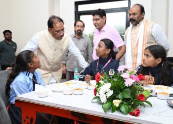श्रमिक परिवारों के बच्चों को मिलेगी बड़े स्कूलों में मुफ्त शिक्षा, CM साय बोले- आपकी सफलता ही हमारी सबसे बड़ी खुशी…