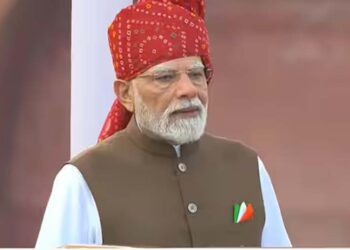 लाल किले से PM मोदी का ‘दिमागी नक्सल’ वार, विपक्ष ने बोला तीखा हमला