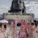 पलक पुरसवानी का ससुराल में ग्रैंड गृह प्रवेश, पति संग दिखा प्यार