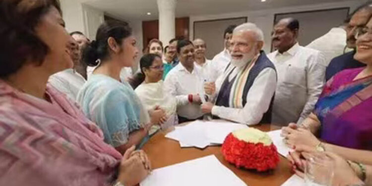 शेर की दहाड़ है प्यारे… Sayani Ghosh ने PM Modi के साथ शेयर की तस्वीर, जानिए कैप्शन में क्या लिखा