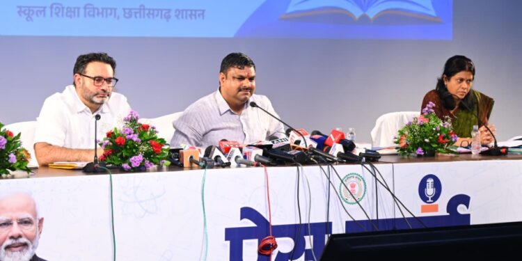 स्कूल शिक्षा विभाग की उपलब्धियों पर मंत्री गजेंद्र यादव ने की प्रेस कॉन्फ्रेंस, दो वर्षों के कार्यों का रखा लेखा-जोखा..