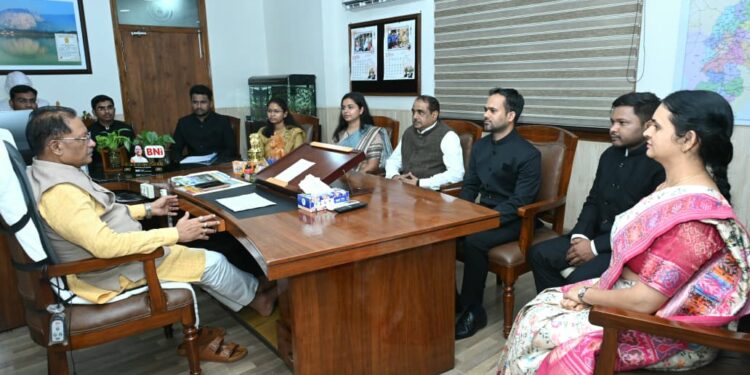 कर्तव्यनिष्ठ होकर जनसेवा एवं सुशासन के लिए जमीनी स्तर पर करें बेहतर कार्य: मुख्यमंत्री विष्णु देव साय……
