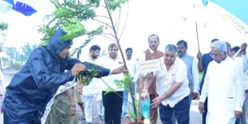 ‘एक पेड़ माँ के नाम’ अभियान से पर्यावरण संरक्षण का संदेश, मंत्री राजेश अग्रवाल ने किया वृक्षारोपण….