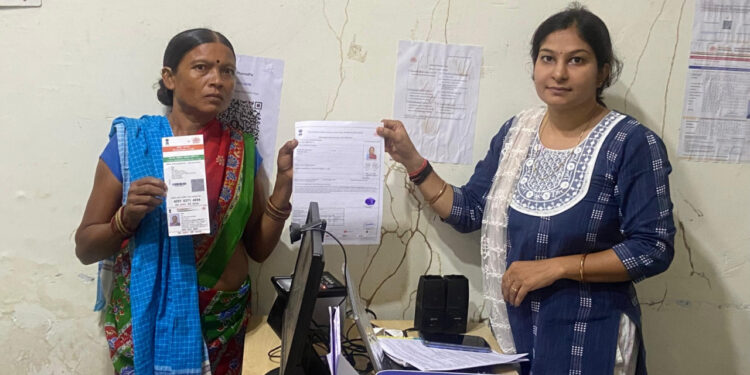 आधार सेवा केंद्र बना ग्रामीणों के लिए भरोसे का आधार, वर्षों से बंद पड़ी सुविधाएं हुईं बहाल, आयते को फिर मिलने लगा योजनाओं का लाभ….